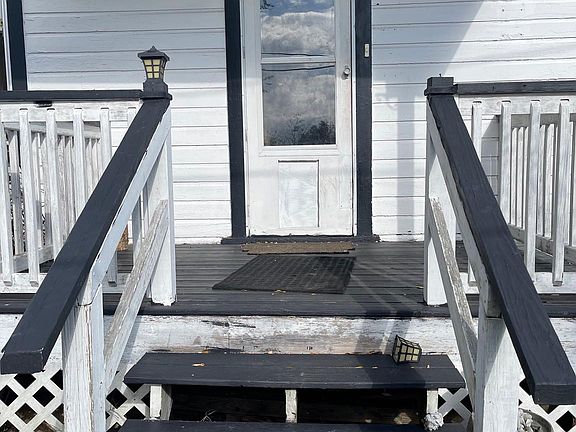 2nd image of 15810 Hogans Aly NW