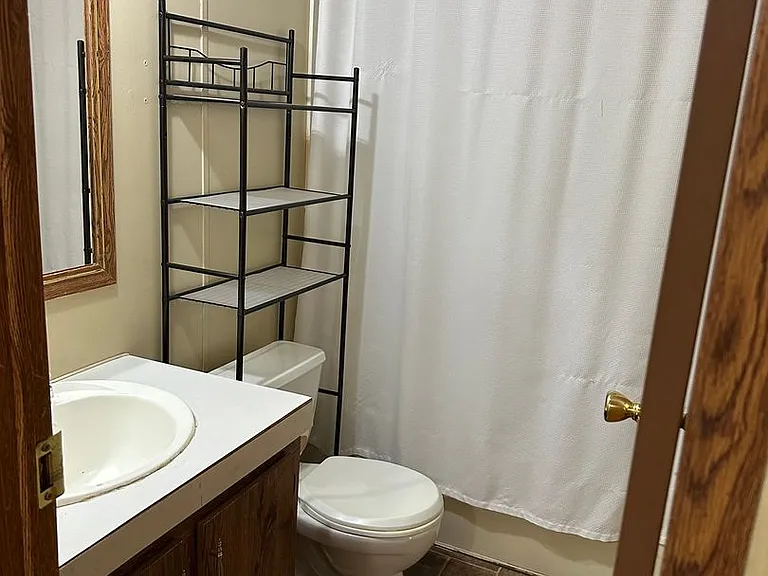 2501 S Broadway Ave — Photo 12