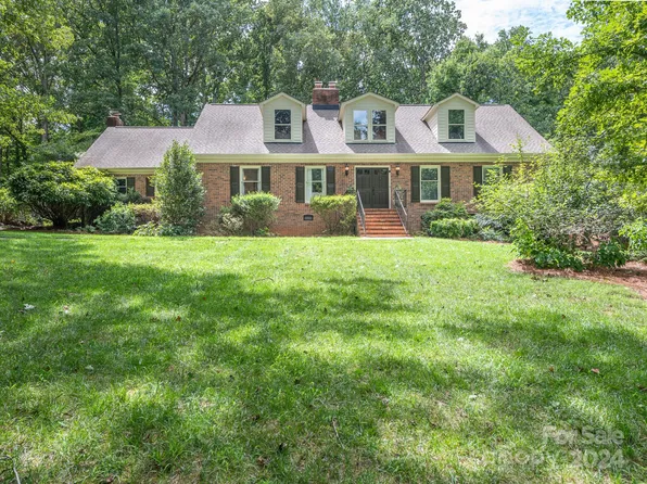 5609 Camelot Dr, Charlotte, NC 28270