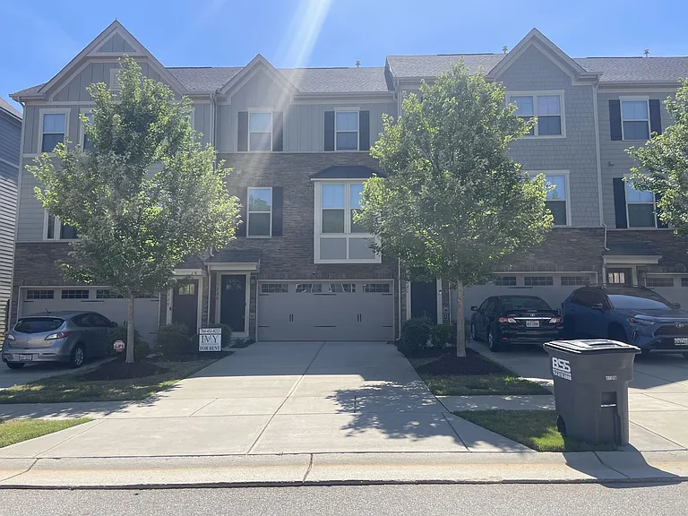 122 Lanyard Dr — Photo 1