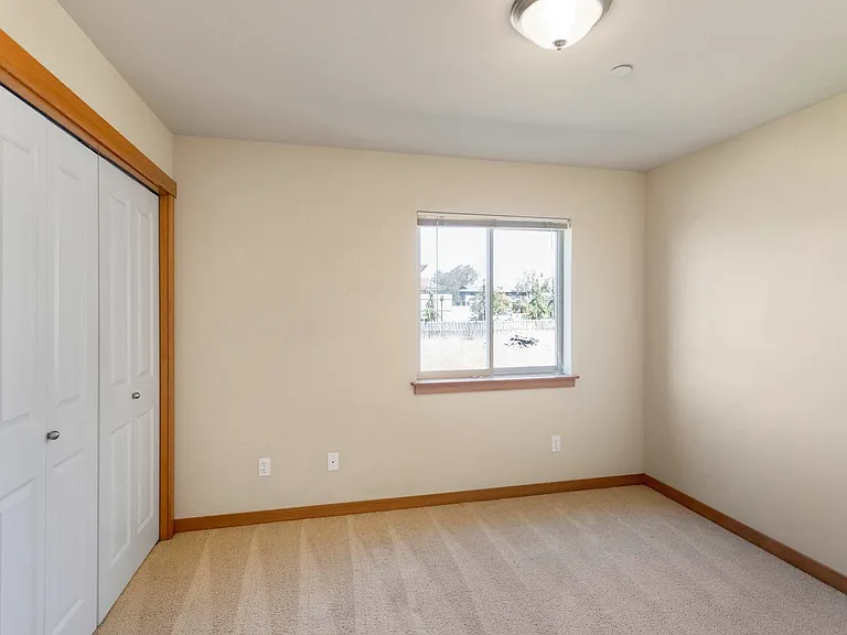 Townhomes/Apartments - 259 Se Ely St — Photo 9