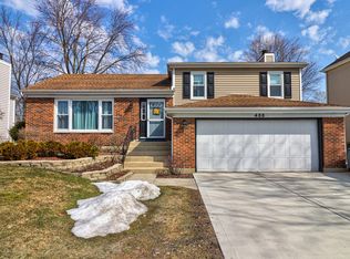 455 Avebury Ln, Roselle, IL 60172