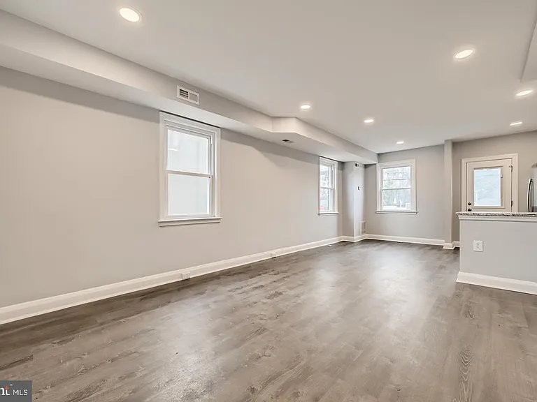 4429 Newport Ave — Photo 6