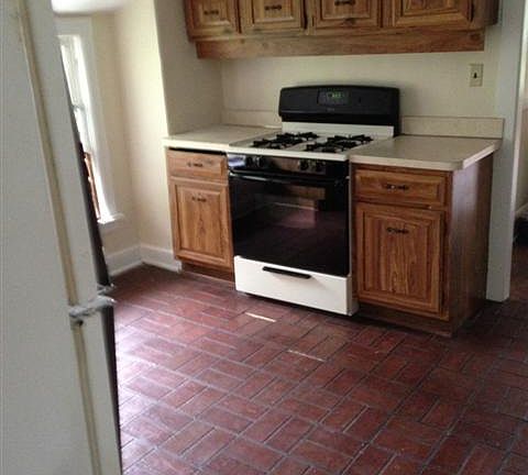 3rd image of 1711 Preyer Ave #3