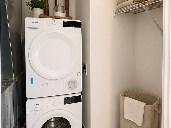 3rd image of 89 Queen St E #49839