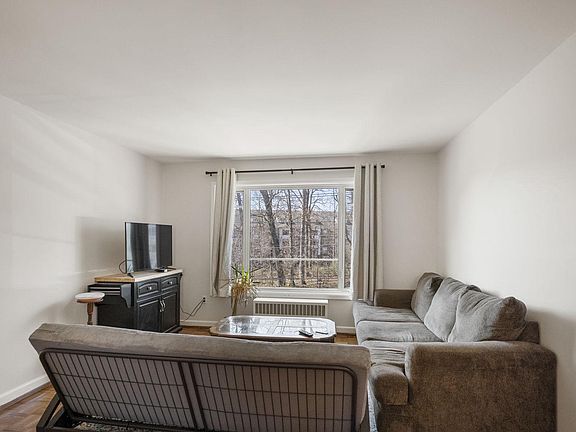 3rd image of 10401 Montrose Ave APT 301