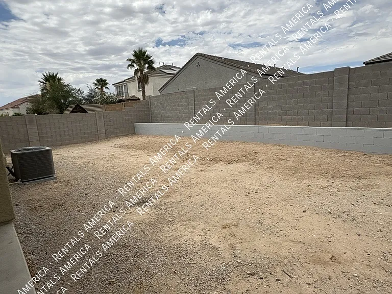 30044 W Avalon Dr — Photo 2