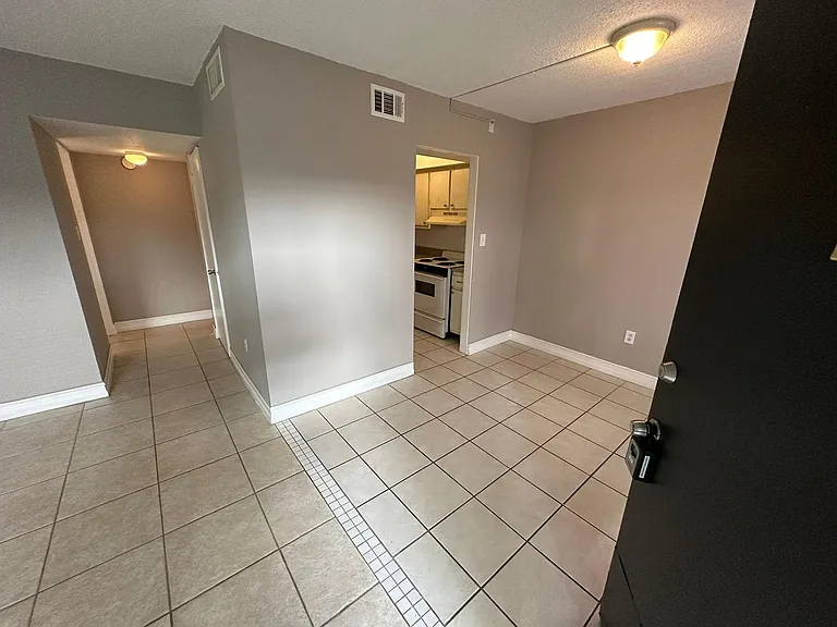 1830 Maravilla Ave #311 — Photo 6