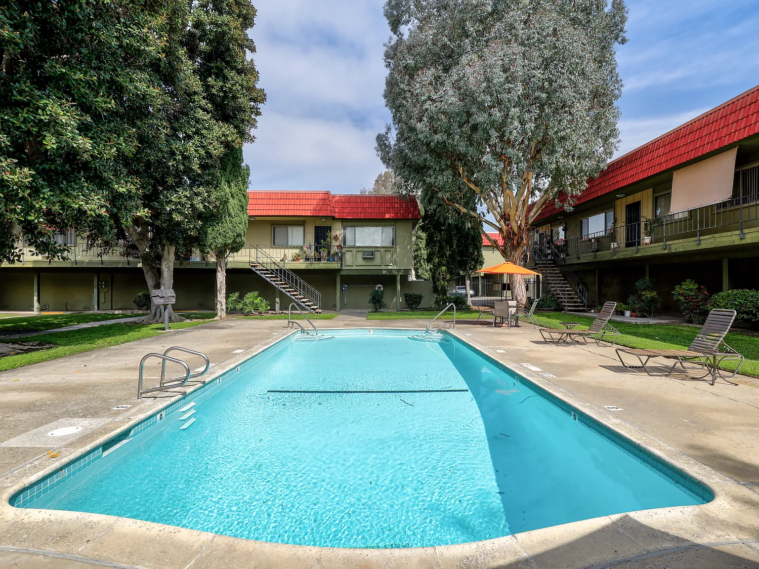 Orange Plaza Apartments — Photo 4