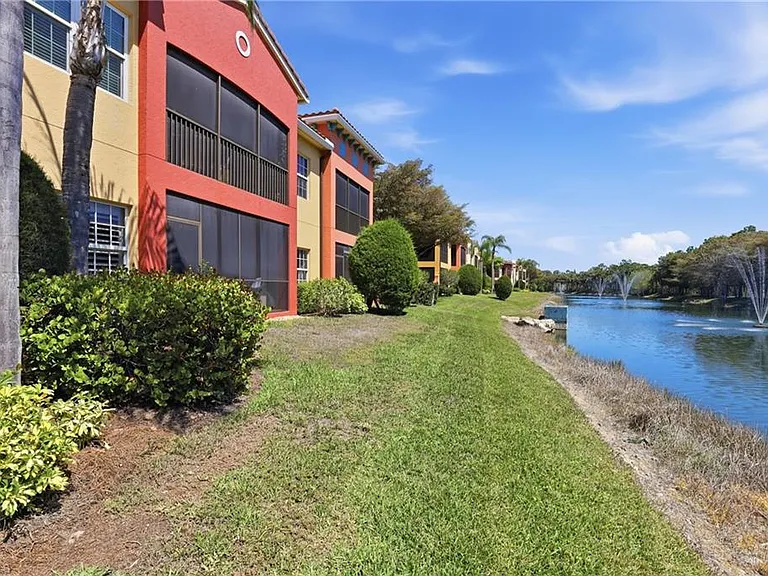 8601 Piazza Del Lago Cir #203 — Photo 30