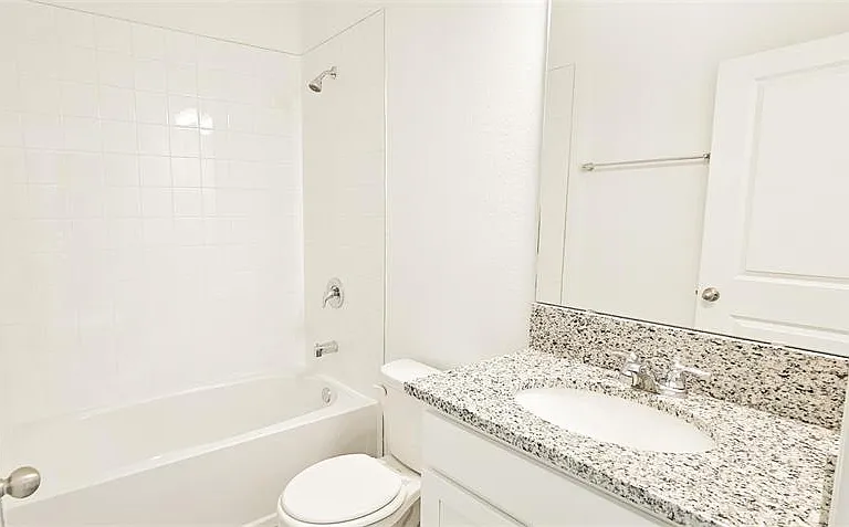 429 Silver Palm Dr — Photo 16