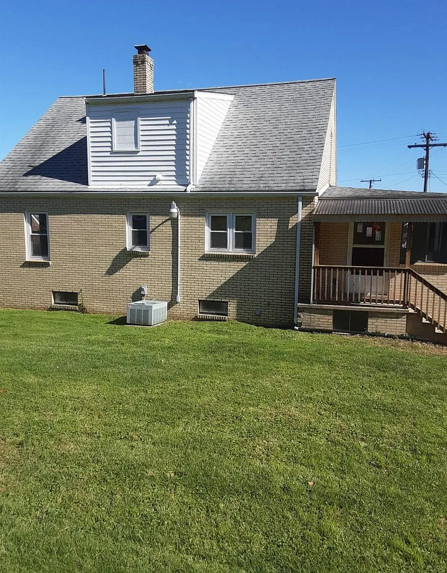 3 bed, 1.5 bath, 1433 sqft, $1,200 — Photo 2