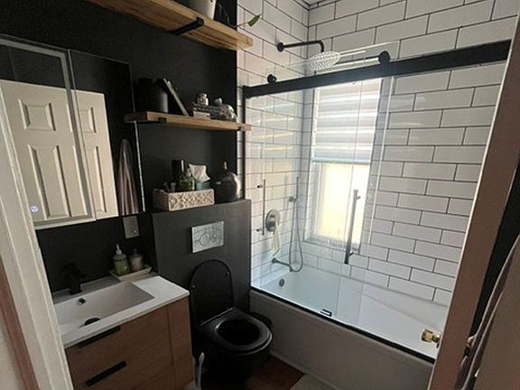 5th image of 2570 Edgemont St