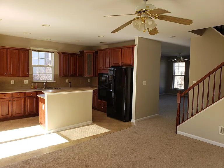 1006 Hoke Ln — Photo 3