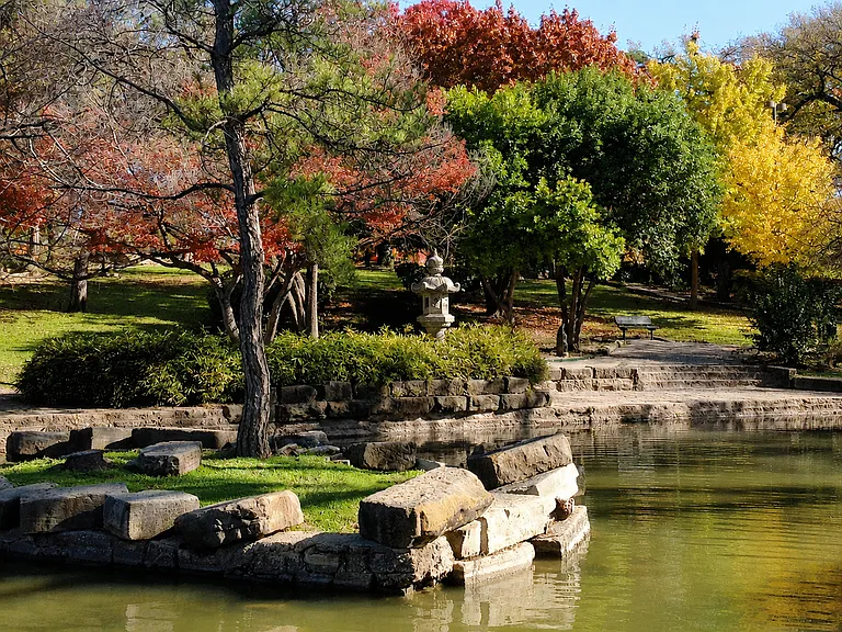 Kidd Springs Recreation Center is just across the street, offering free yoga classes, a fitness center, tennis courts, scenic walking trails, and swimming pools.