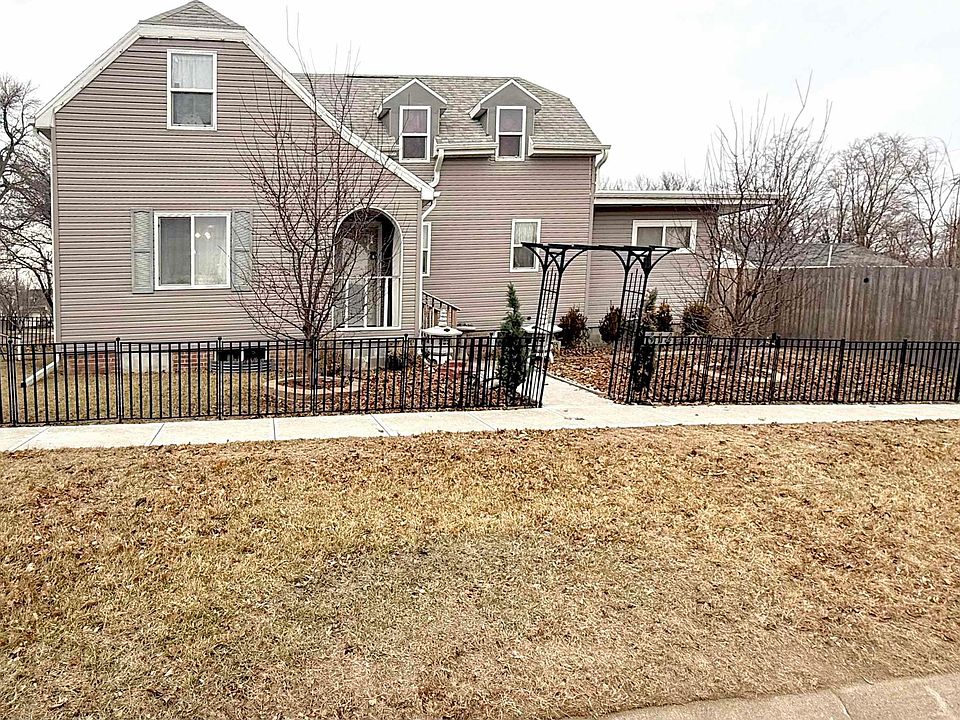 1st image of 314 W 2nd St