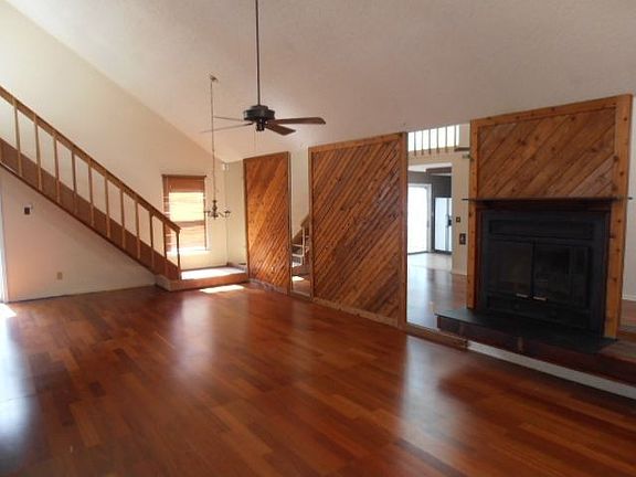 3rd image of 3610 Dryden Ct