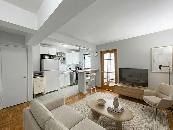 3rd image of 140 E 56th St APT 3B