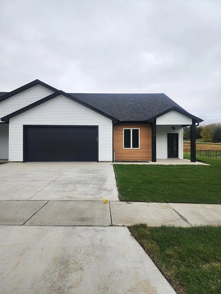 3 bed, $1,500 — Photo 1