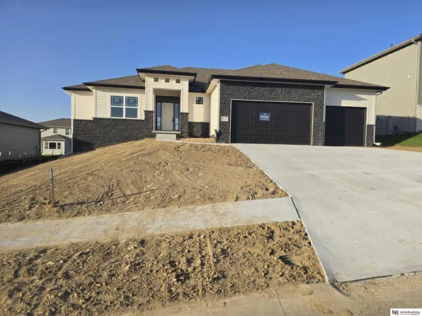 17114 Cora St, Bennington, NE 68007