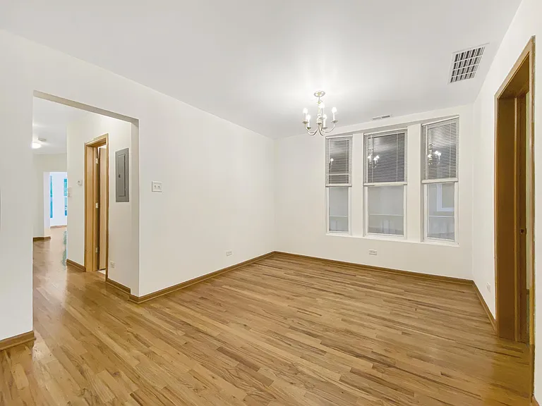 2930 W Shakespeare Ave — Photo 11