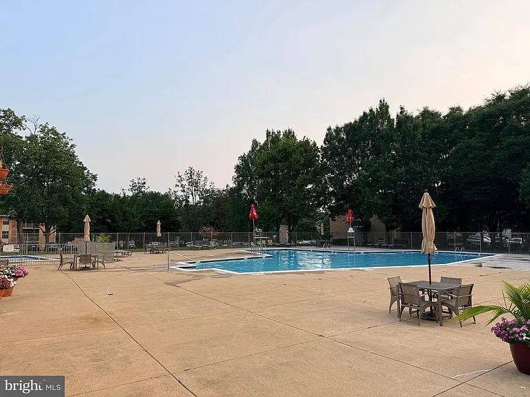 2850 Dover Ln #203 — Photo 22