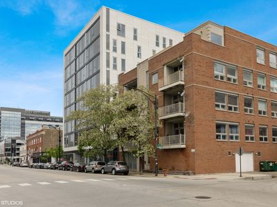 700 W Grand Ave APT 3W, Chicago, IL, 60654