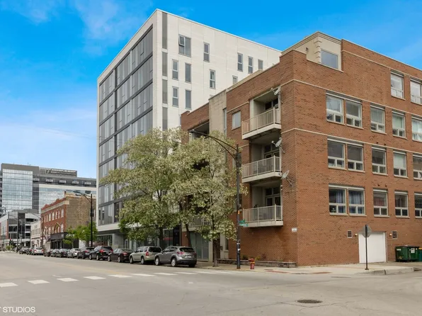 700 W Grand Ave APT 3W, Chicago, IL 60654