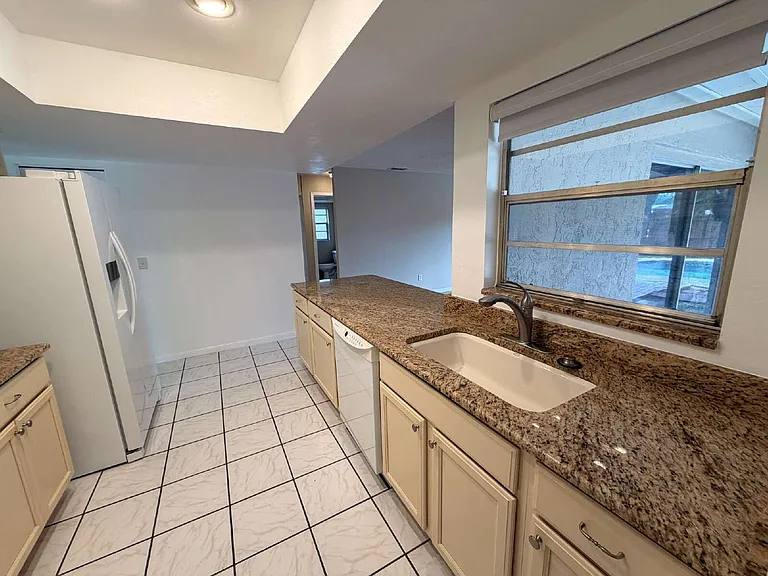 14001 Dominion Ct — Photo 11