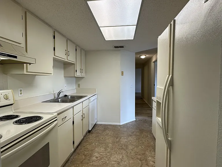 4022 Beaver Ln #1000H — Photo 9