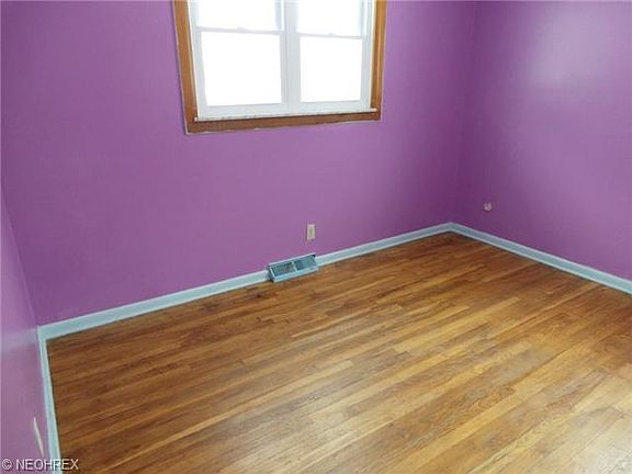 5th image of 522 Ravenna Ave