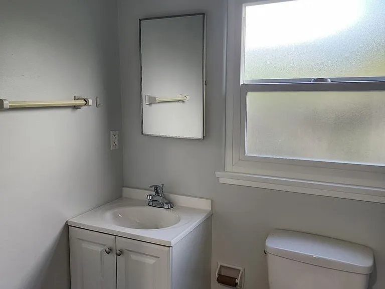 416-418 Stocker — Photo 11
