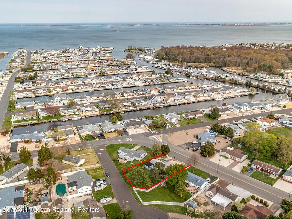 1st image of 19 Skippers Blvd