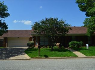 2 Innisbrook Ct, Bonham, TX 75418