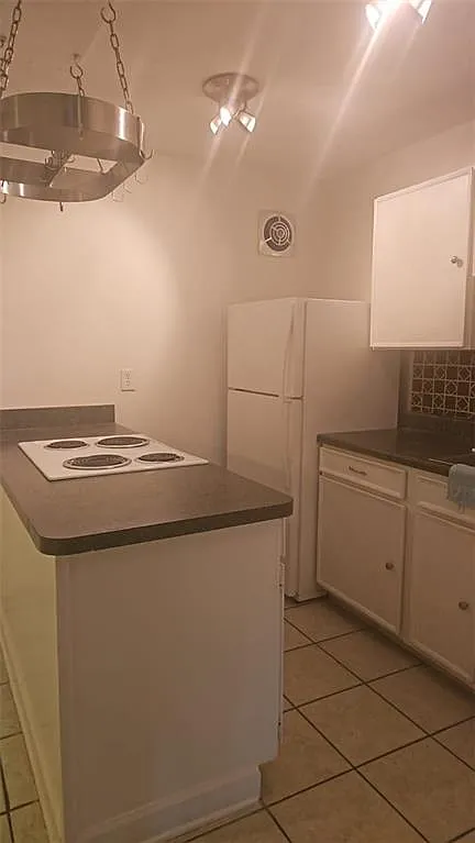 2 bed, 1.5 bath, 1000 sqft, $1,400 — Photo 3