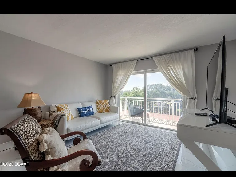 100 Silver Beach Ave — Photo 9