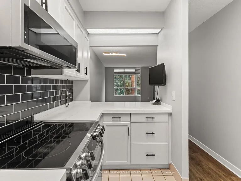 284 Bloor St W #304 — Photo 4