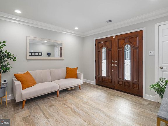 4th image of 2213 Race St APT 205