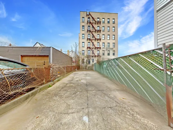 954 East 39th Street image 24 of 24