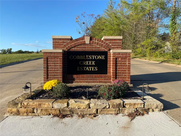 910 Cobblestone Dr, Washington, MO 63090