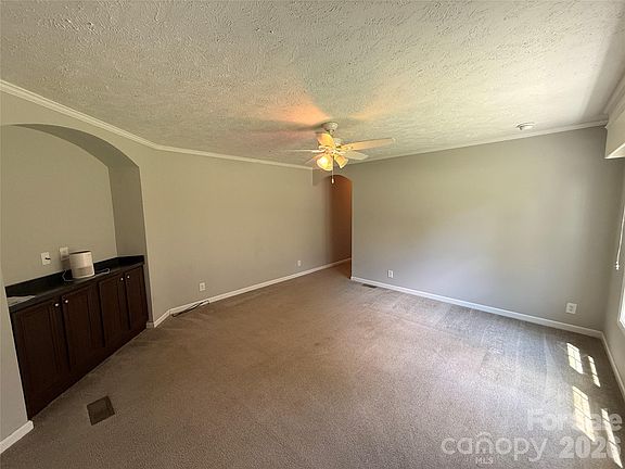 5th image of 166 Albert Dr