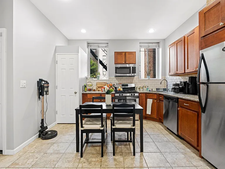 916 Willow Ave #1 — Photo 4