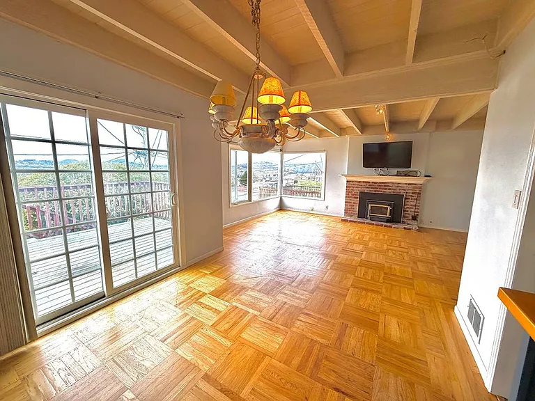 68 Crestline Ave — Photo 5