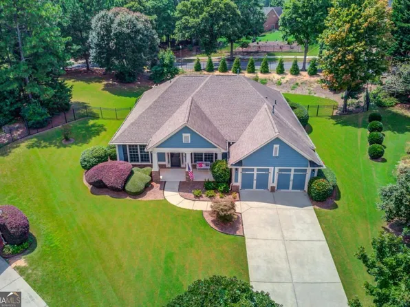 7449 Fireside Ln, Flowery Branch, GA 30542