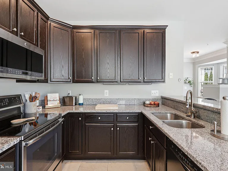 8110 Cerromar Way — Photo 9