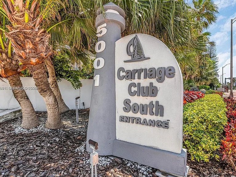 5001 Collins Ave #9H — Photo 4