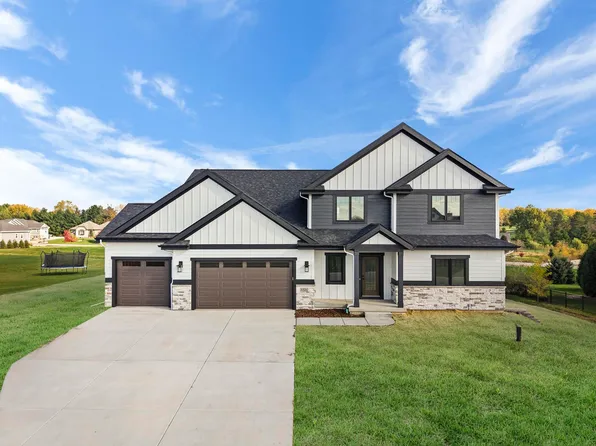 6826 Angelica Trl, Bristol, WI 53590