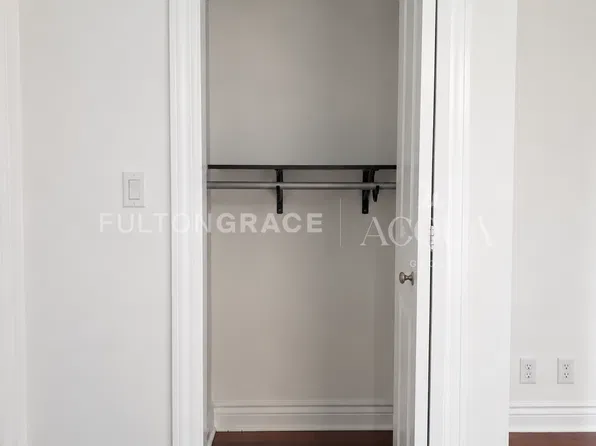 1946 W Bradley Pl APT 2W, Chicago, IL 60613