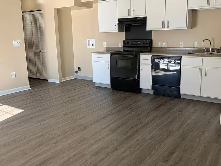 Fox Brook Apartments — Photo 22