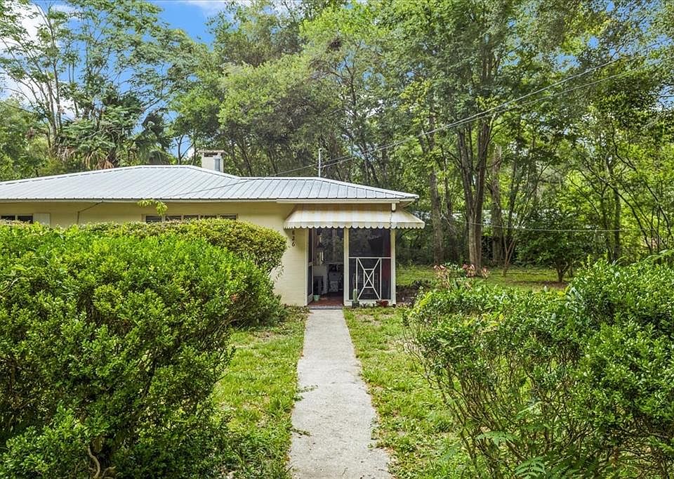 1st image of 826 NW 32nd Pl